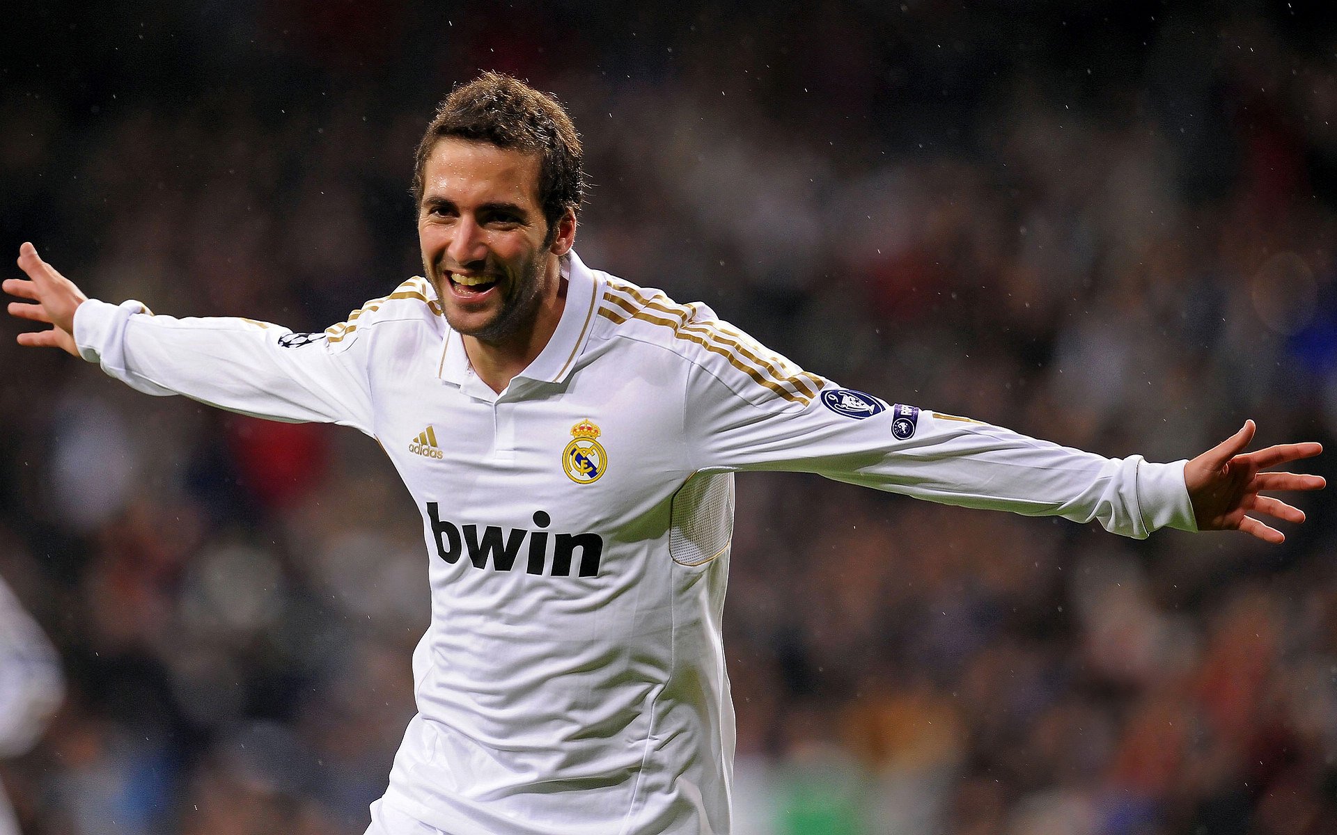 俱乐部在青训赛中发现潜力前锋并提拔进一线,俱乐部青训什么意思